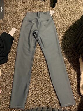 NWT alo yoga women’s 7/8 high waisted yoga pants (2) grey and black pair